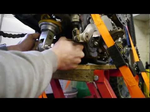 DRZ 400 - Rear Shock Removal, Inspection + Refit